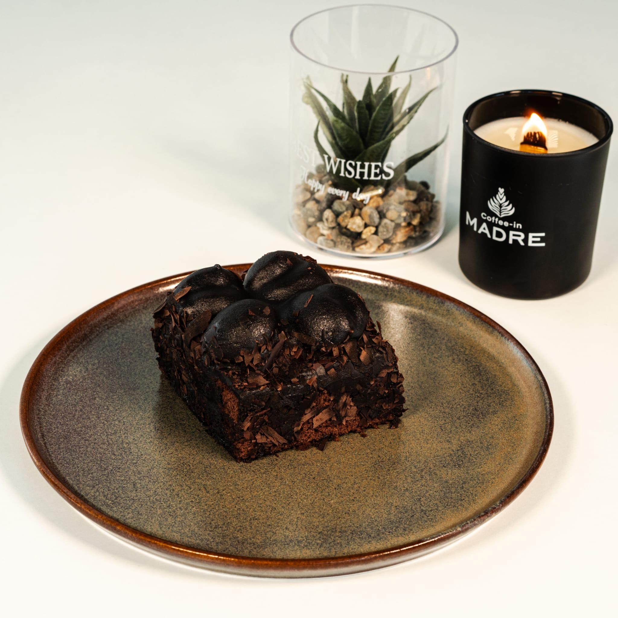 <p>Siyah Profiterol</p>
